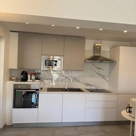 Apartment Location, Terrace, 2 Bedrooms *
